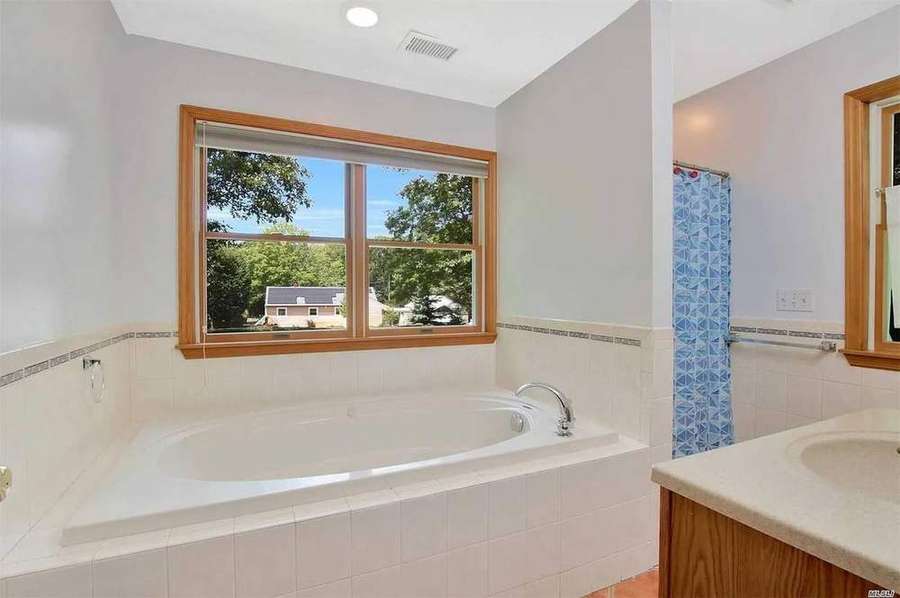 Bathroom — 2020 listing photo