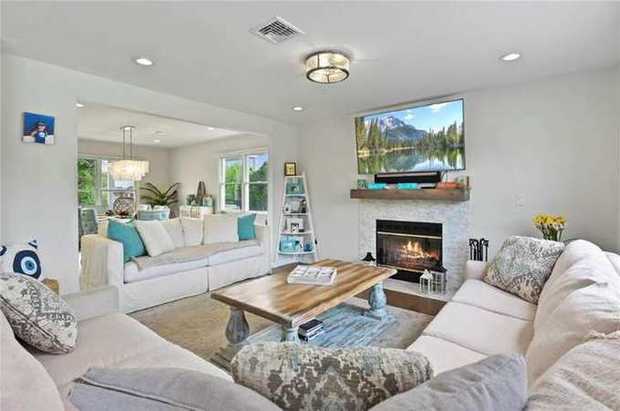 70 Mockingbird Lane photo 4