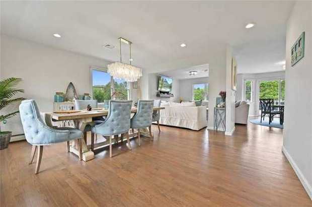 70 Mockingbird Lane photo 6