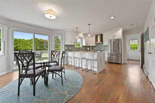 70 Mockingbird Lane photo 7
