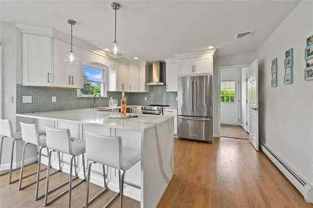 70 Mockingbird Lane photo 8