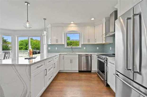 70 Mockingbird Lane photo 9