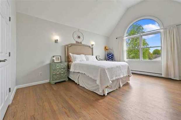 70 Mockingbird Lane photo 10
