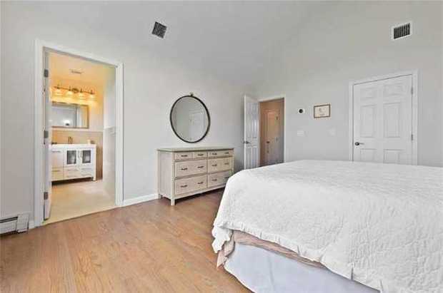 70 Mockingbird Lane photo 11