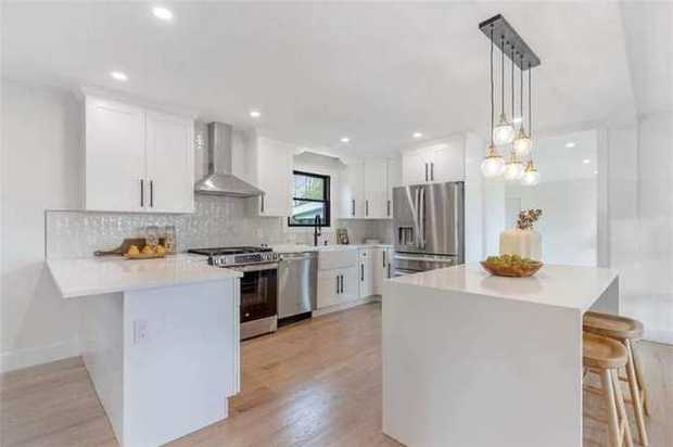 1475 Oaklawn Avenue photo 8