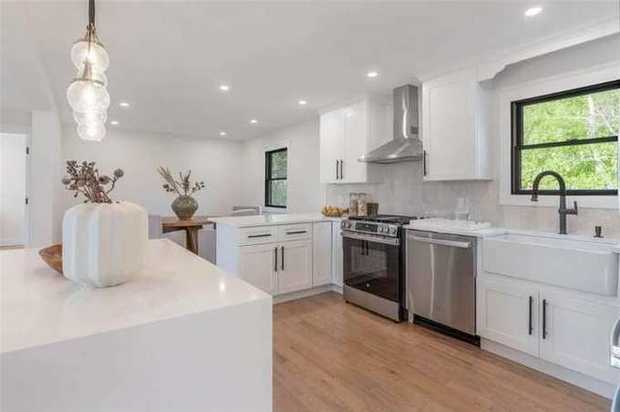 1475 Oaklawn Avenue photo 9