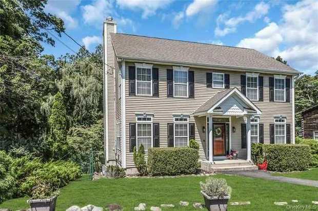 1025 Seawood Drive photo 2