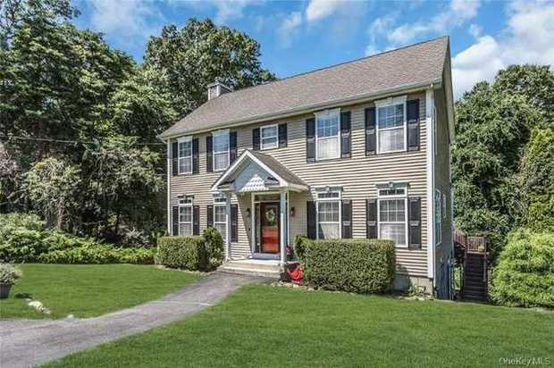 1025 Seawood Drive photo 3
