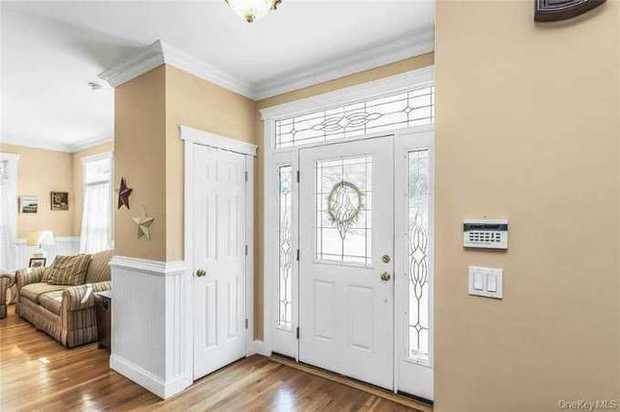 1025 Seawood Drive photo 4