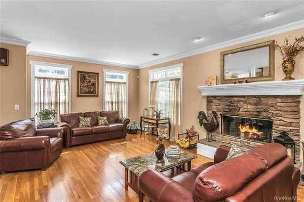 1025 Seawood Drive photo 6