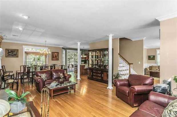 1025 Seawood Drive photo 7