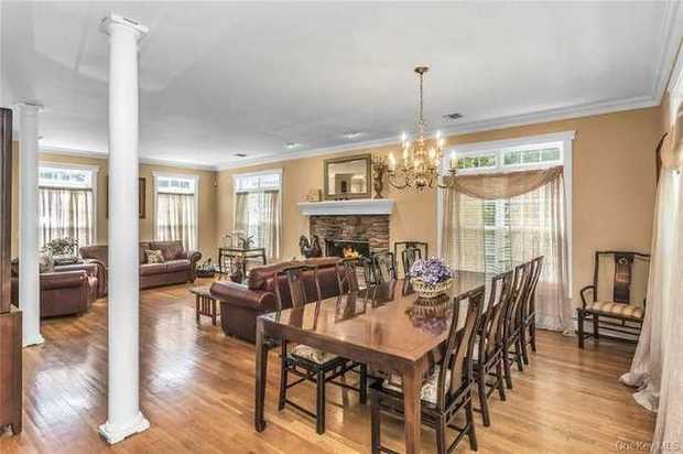 1025 Seawood Drive photo 8