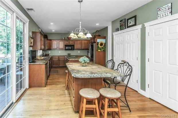 1025 Seawood Drive photo 9