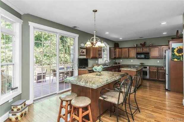 1025 Seawood Drive photo 10