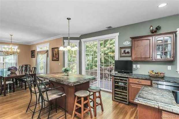 1025 Seawood Drive photo 11