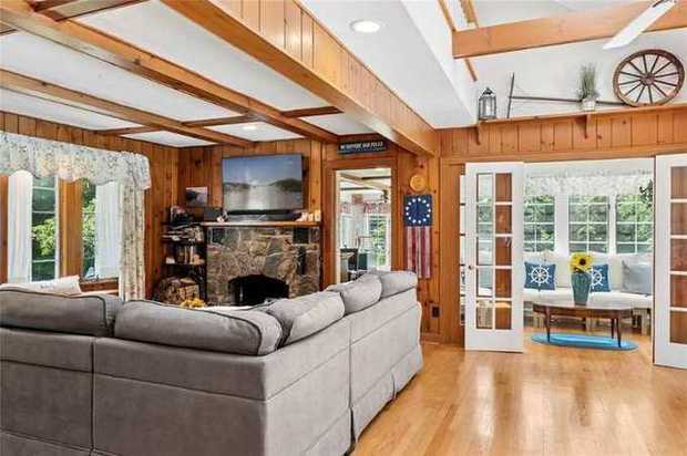 205 Pine Avenue photo 3