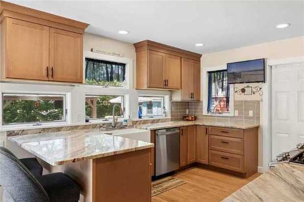 205 Pine Avenue photo 4