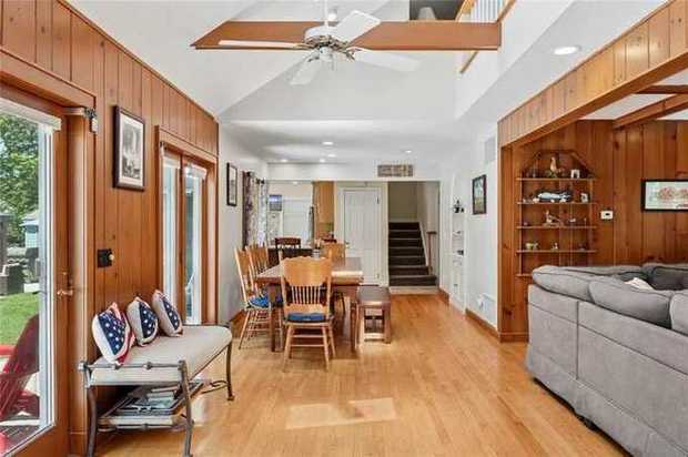 205 Pine Avenue photo 5