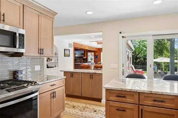 205 Pine Avenue photo 6