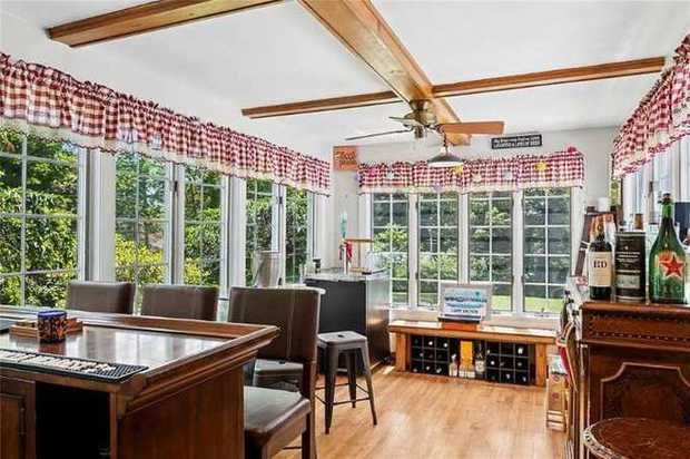 205 Pine Avenue photo 9