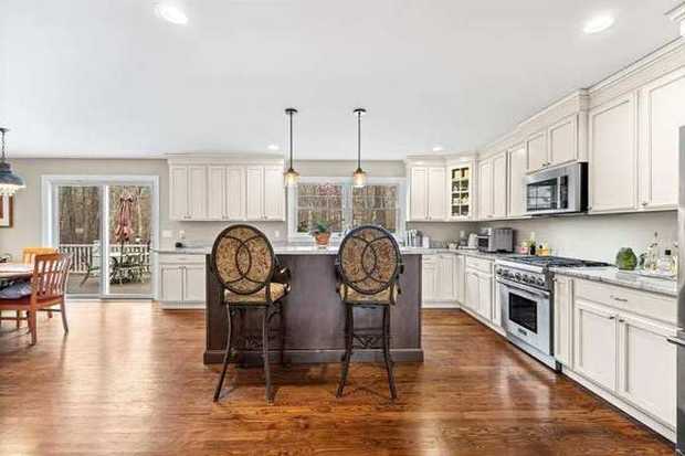 380 Hickory Road photo 8