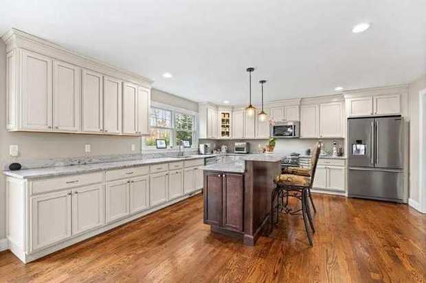 380 Hickory Road photo 9